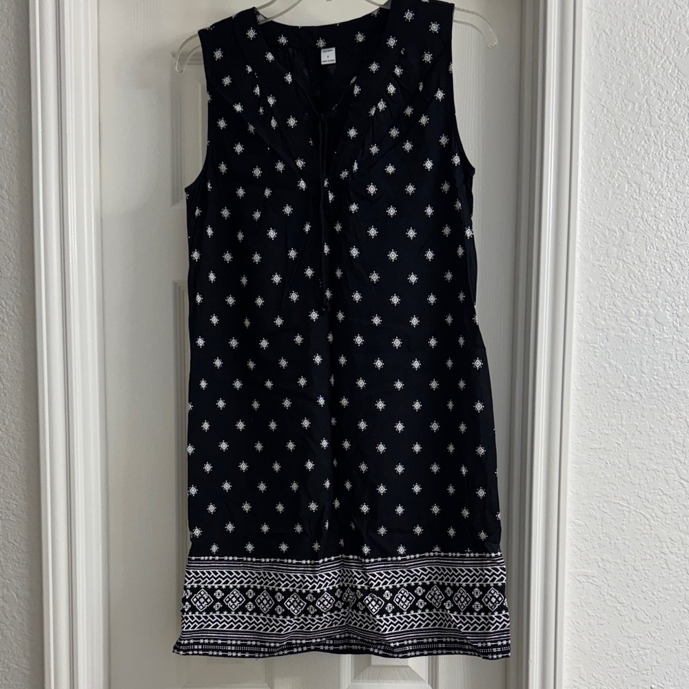 Old Navy Black Sleeveless Patterned Shift Dress